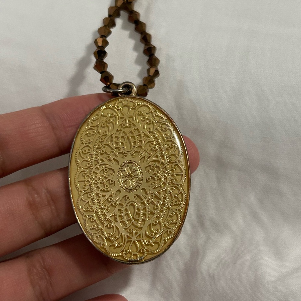 Gold Oval Pendant Necklace